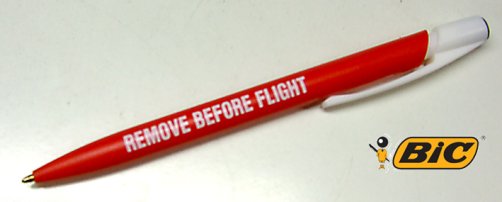 Kynä: \"REMOVE BEFORE FLIGHT\"