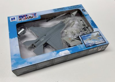 F-16 Fighting Falcon (Pilot Model Kit)